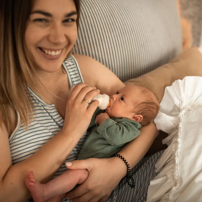 Как выбрать безопасную детскую посуду: советы для родителей